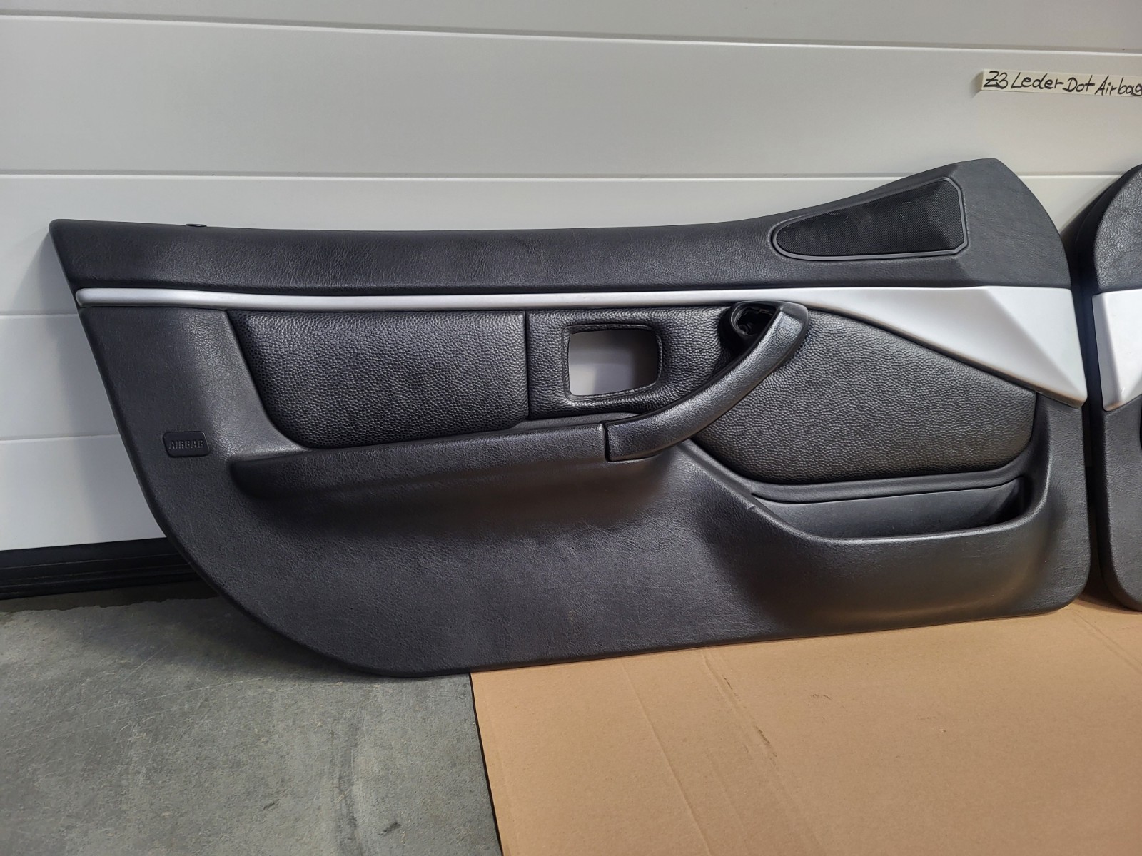 BMW Z3 Tür Verkleidung Leder Schwarz RECHTS LINKS Türgriff  Airbag-Klappe Chrom