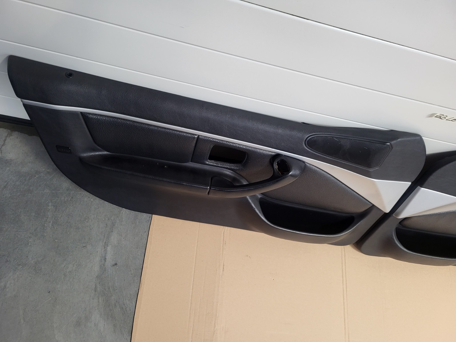 BMW Z3 Tür Verkleidung Leder Schwarz RECHTS LINKS Türgriff  Airbag-Klappe Chrom