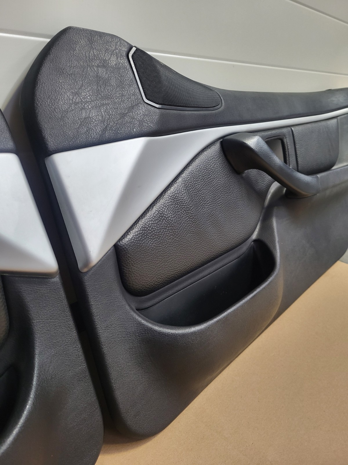 BMW Z3 Tür Verkleidung Leder Schwarz RECHTS LINKS Türgriff  Airbag-Klappe Chrom