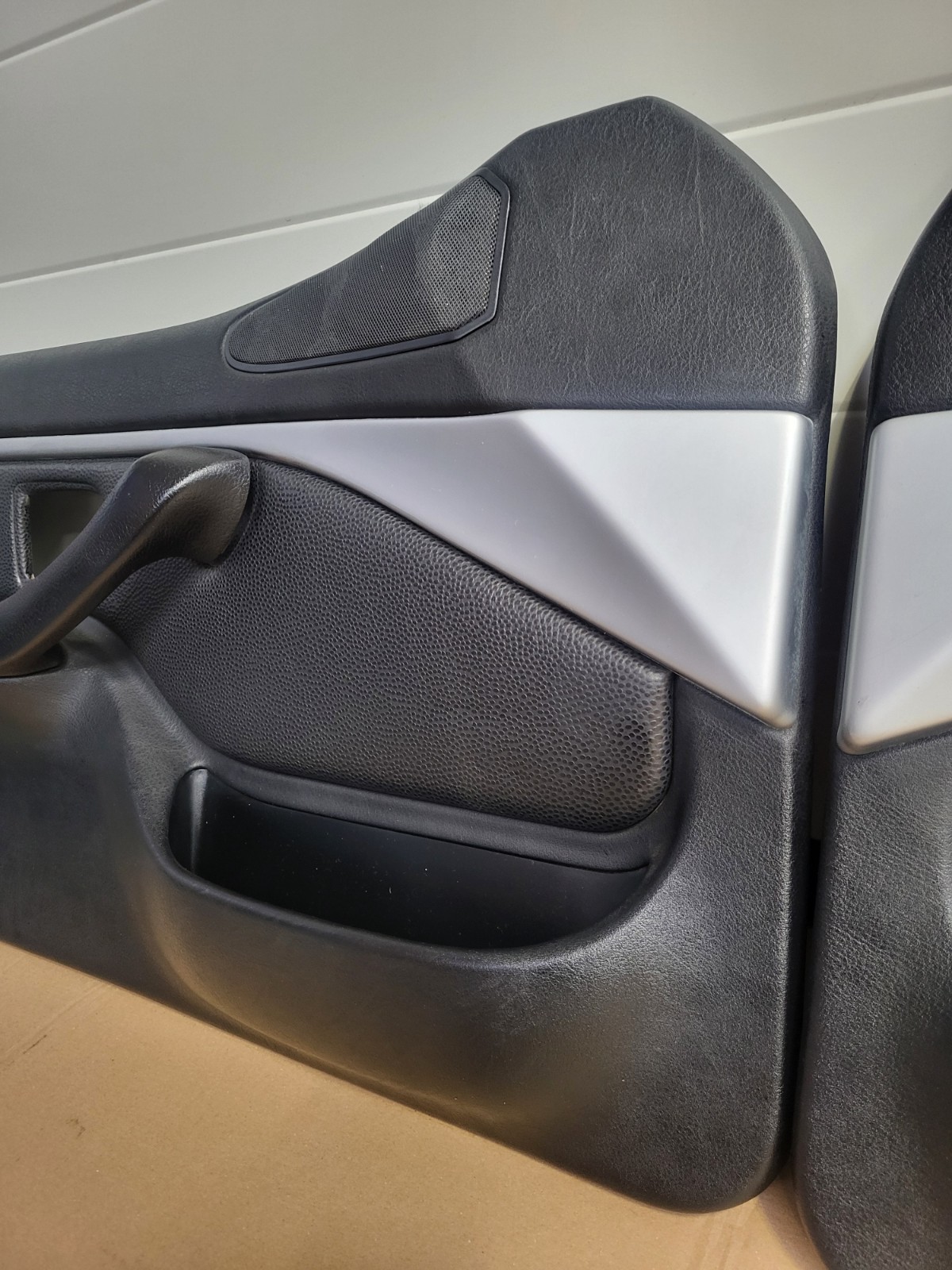 BMW Z3 Tür Verkleidung Leder Schwarz RECHTS LINKS Türgriff  Airbag-Klappe Chrom