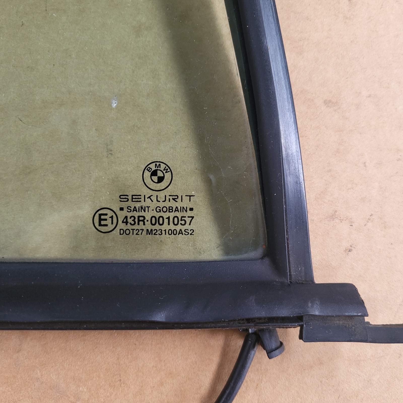 BMW E36 Limousine Seiten Scheibe Tür Fenster Glas HINTEN RECHTS Alarm