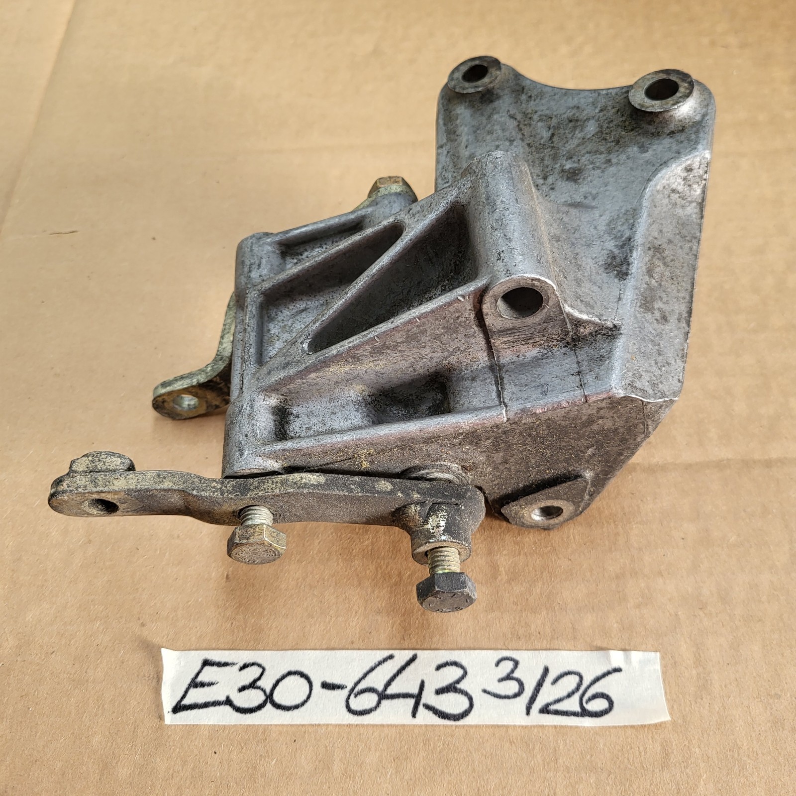BMW E30 Servo Halter 1264643 Servopumpe Lagerbock Halterung