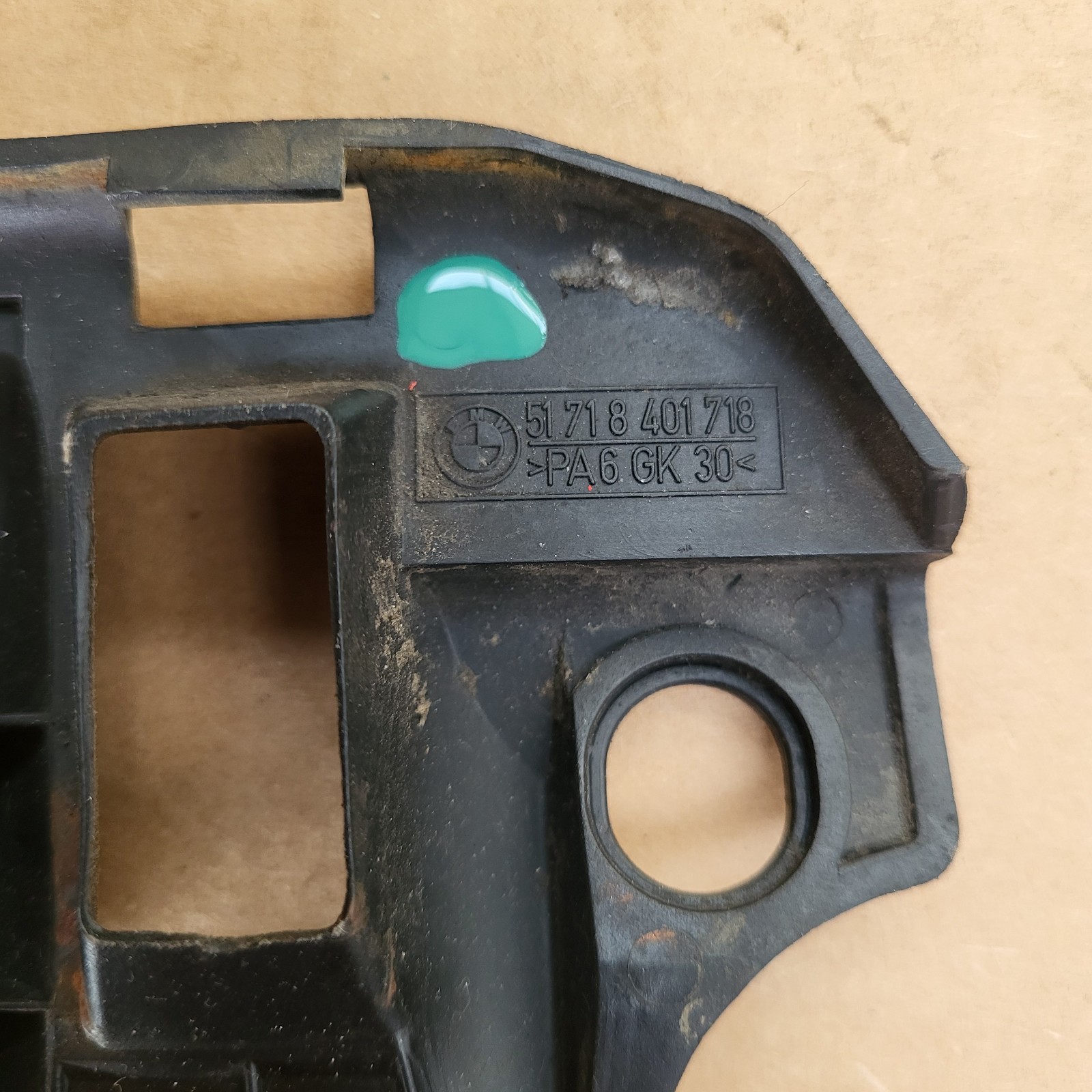 BMW Z3 Roadster Haubenschloss Gegenstück Abdeckung 8401718