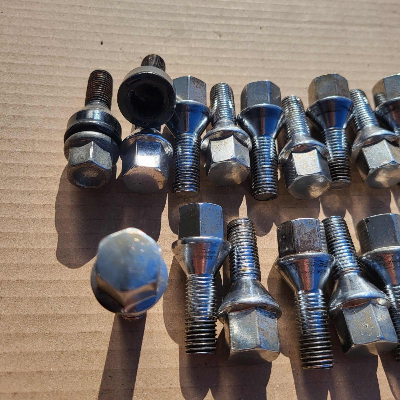 original BMW E36 Z3 Z4 E85 E46 E87 E90  Felgenschloss + Radschrauben Chrom M12