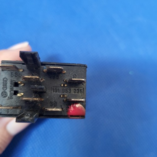 VW  Golf II Jetta 2 Warnblinklichtschalter Schalter für Warnblinker 191953235