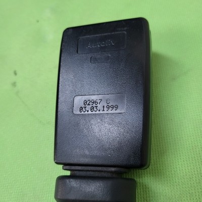 BMW Z3 Roadster Gurtstraffer Gurt Schloss Gurtstrammer VORNE RECHTS + Stecker