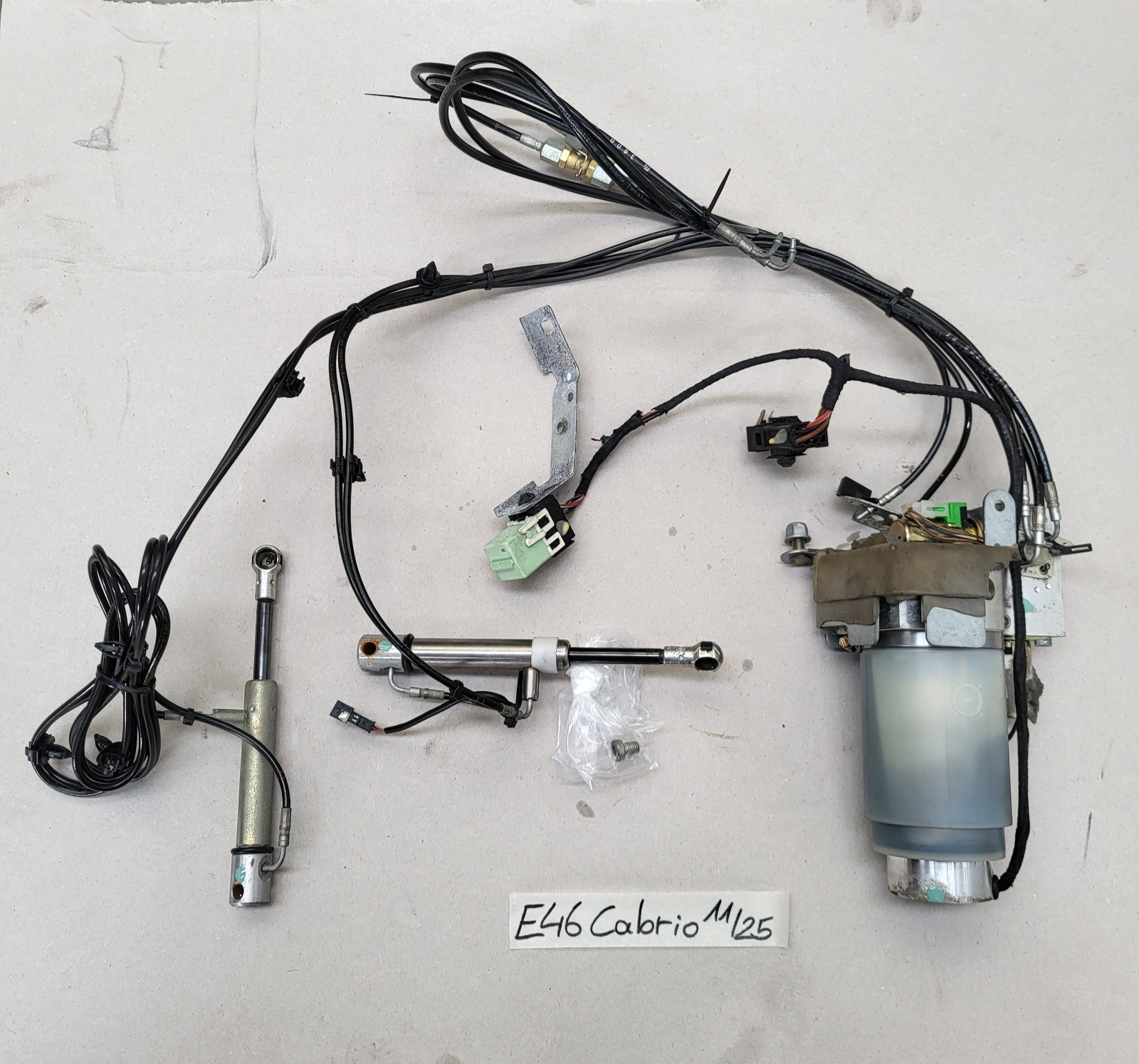 Original BMW E46 Cabrio  Verdeck Pumpe 8234530 + Hydraulik Zylinder + Leitungen 